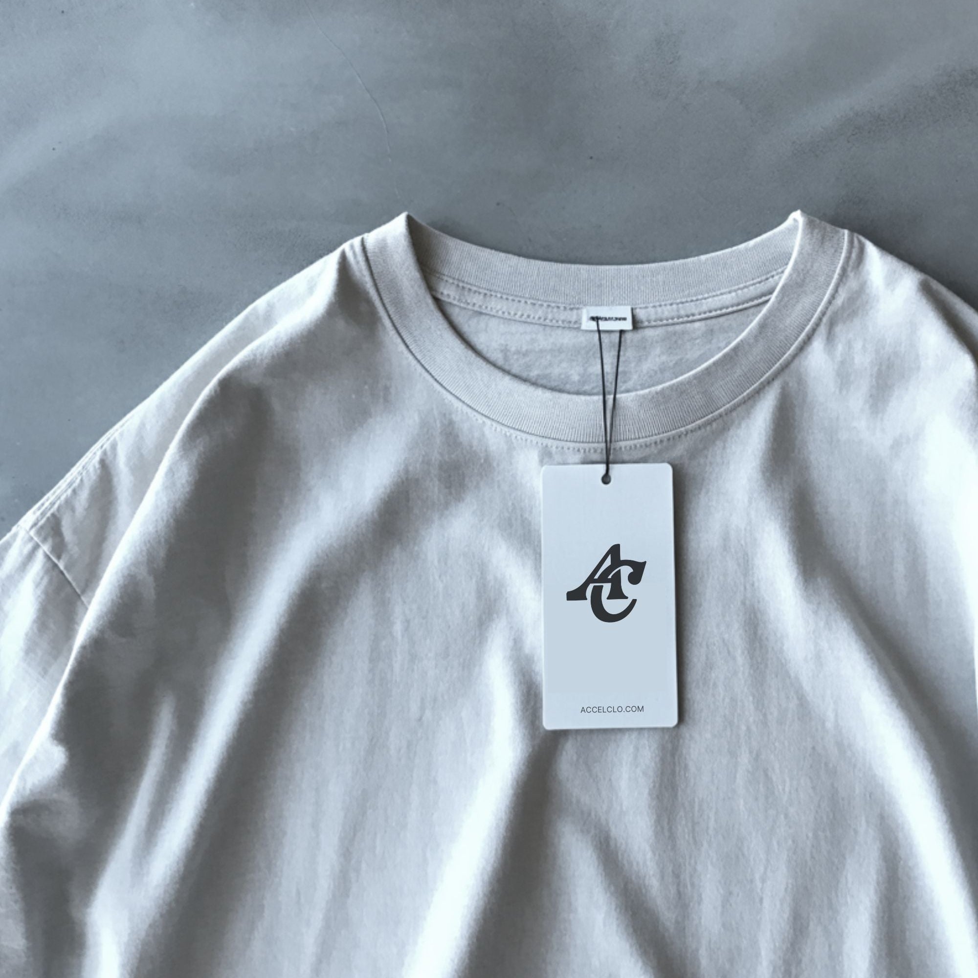 Love looks better offline. - Oversize T-Shirt