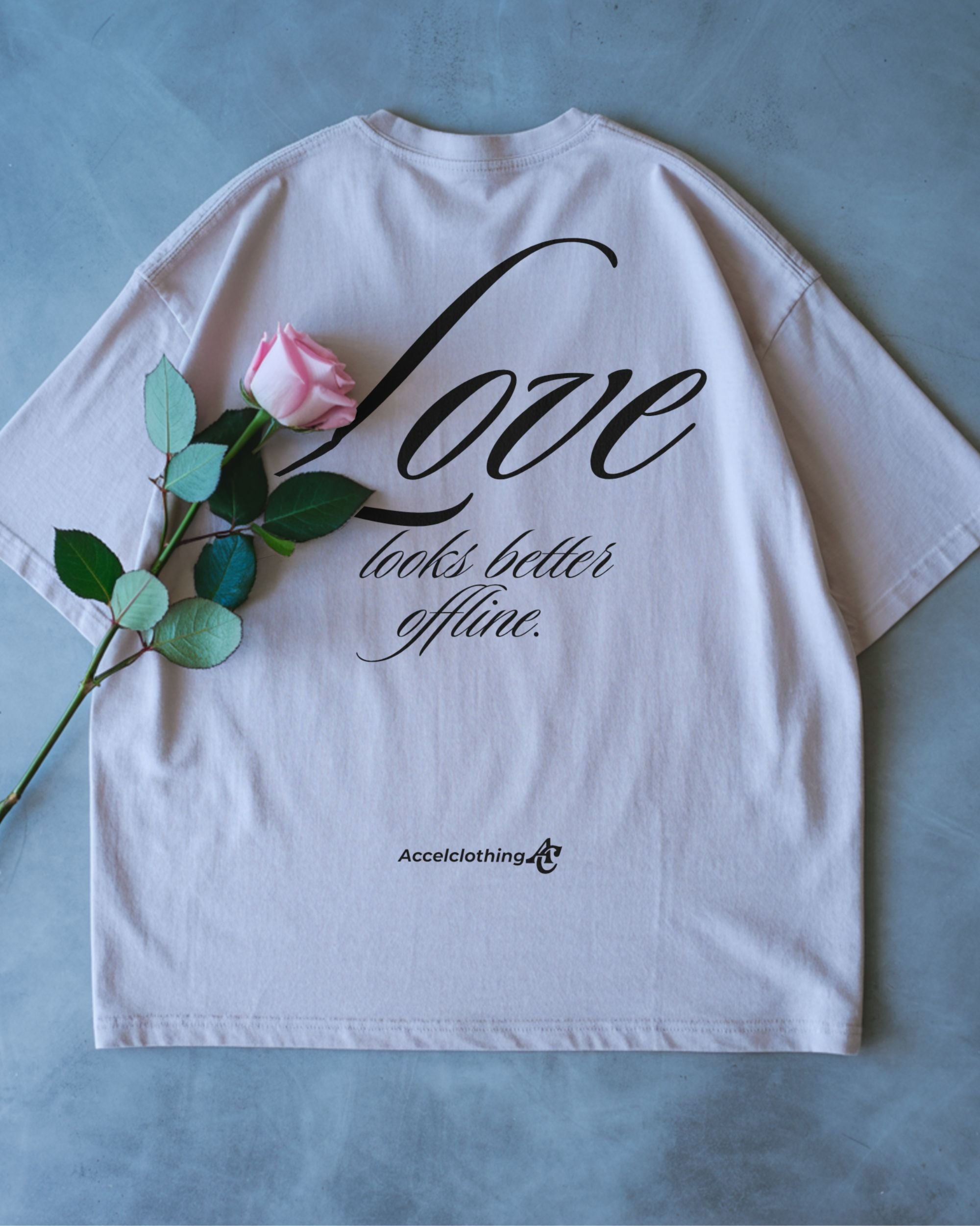 Love looks better offline. - Oversize T-Shirt
